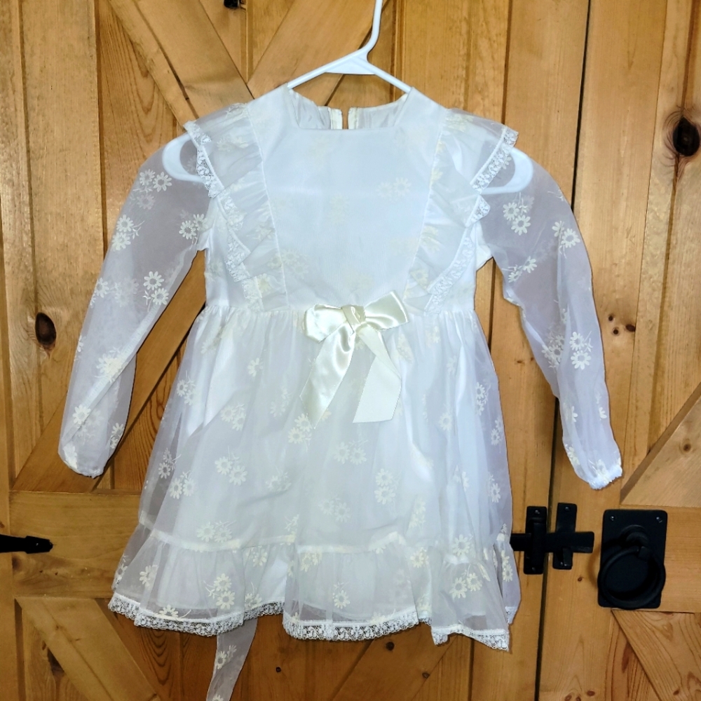 Cinderella Vintage Girls Size 6x Floral Appliques Lace Dress